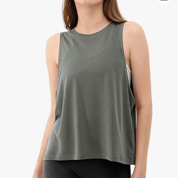 ODODOS 3 pack work out tank top THIS ITEM IS SOLD. Unable to remove listing - Picture 2 of 10